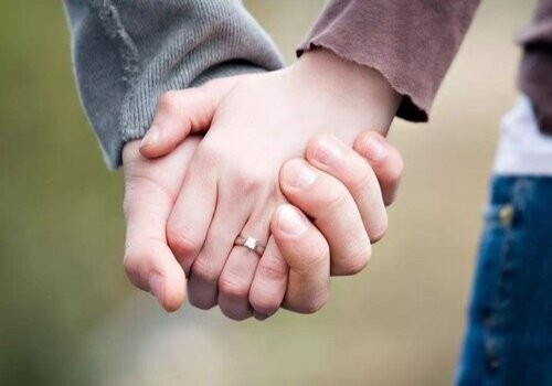 广州婚外情调查取证：结婚证在男方家里,怎么去起诉离婚